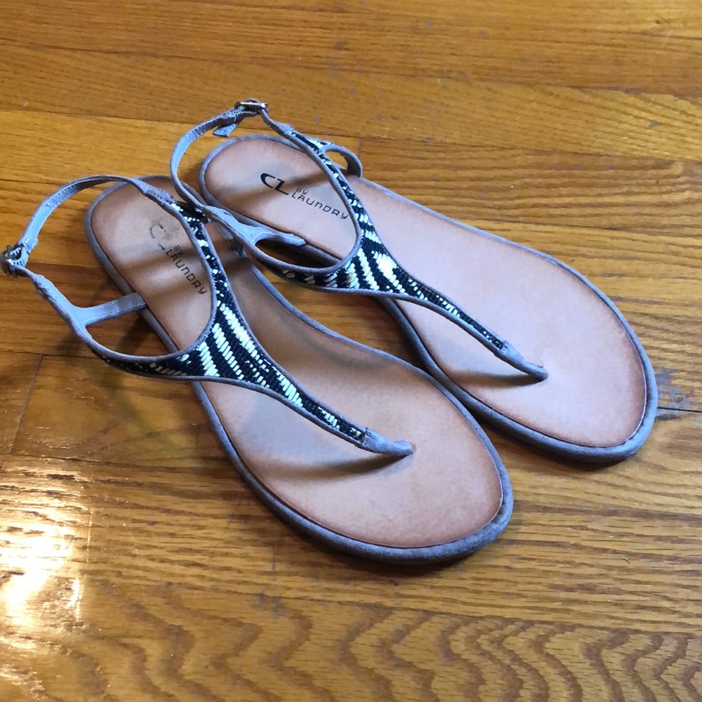 Brown sandals with woven pattern on straps